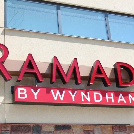 Hotel Ramada By Wyndham Bronx Terminal Nueva York Exterior foto